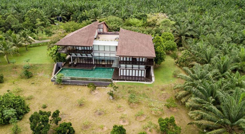 Image of 6 Bedroom Bungalow with Pool 8