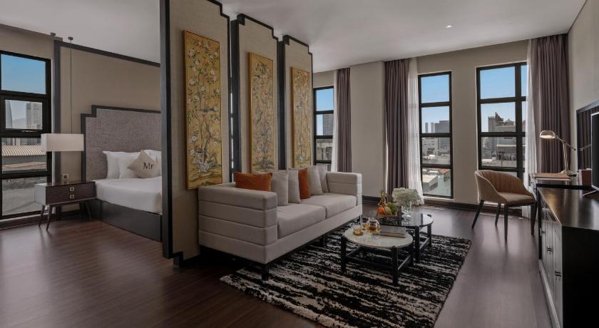 Image of Signature Suite with King Bed 1