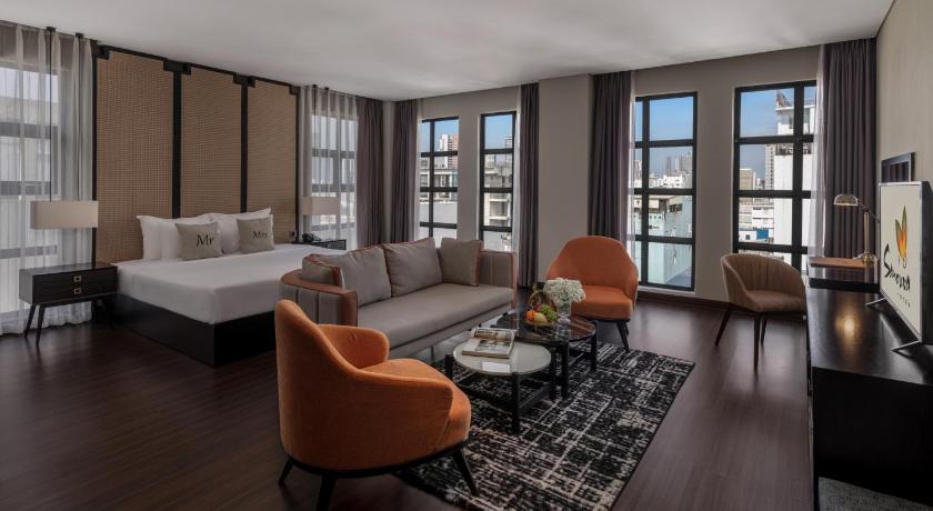 Image of Signature Suite with King Bed 0