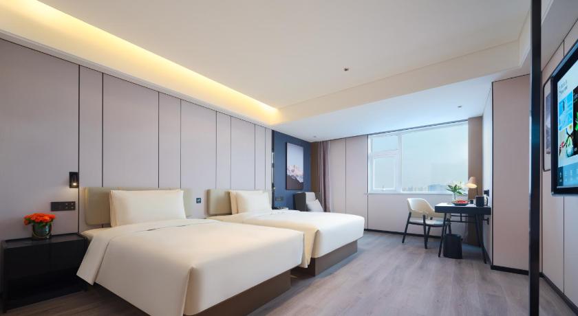 Image of Elegant Queen Room 0