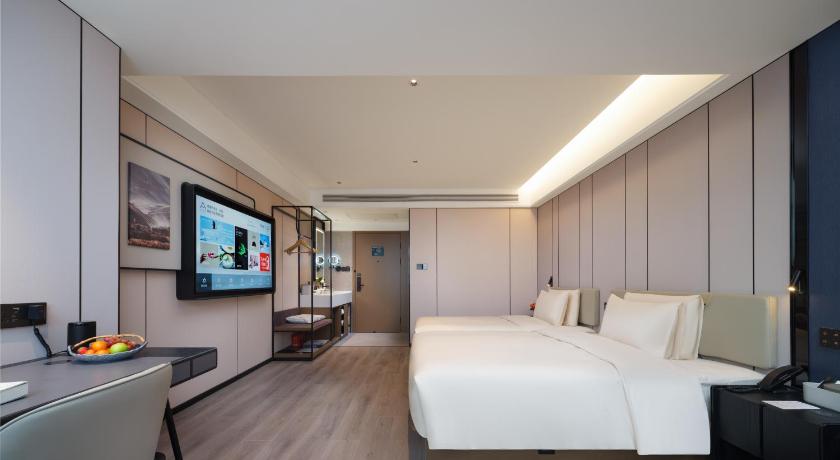 Image of Elegant Queen Room 1