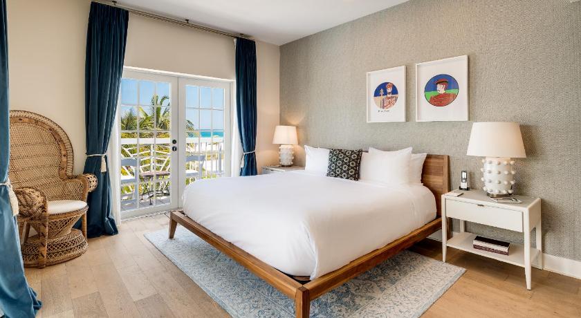 Immagine di Junior King Oceanfront Suite with Balcony 5