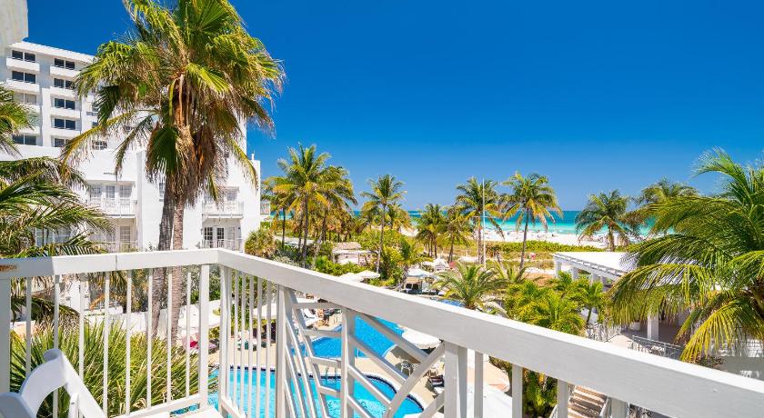 Immagine di Junior King Oceanfront Suite with Balcony 1