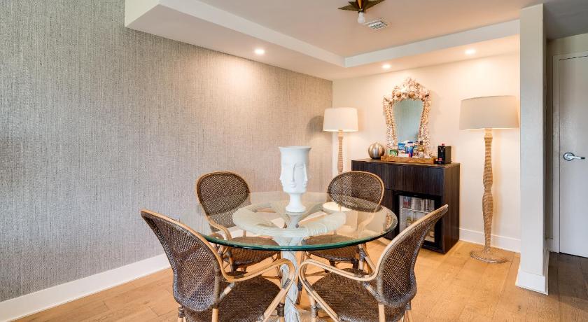 Immagine di One Bedroom Oceanfront King Suite with Balcony (One Bedroom oceanfront King Suite with Balcony) 7