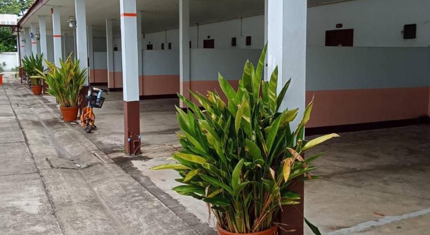 チャチューンサオ Golden Inn Hotel 2つ星 ホテル 外観