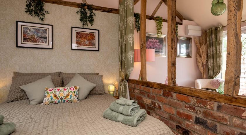 赫里福德 Field View Cottage hottub, dog friendly great view 4星级 单人房 泳池