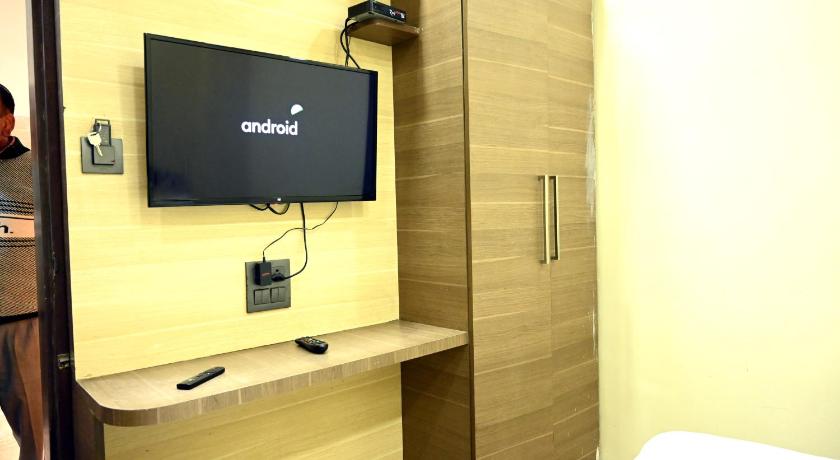 Shared lounge/TV area