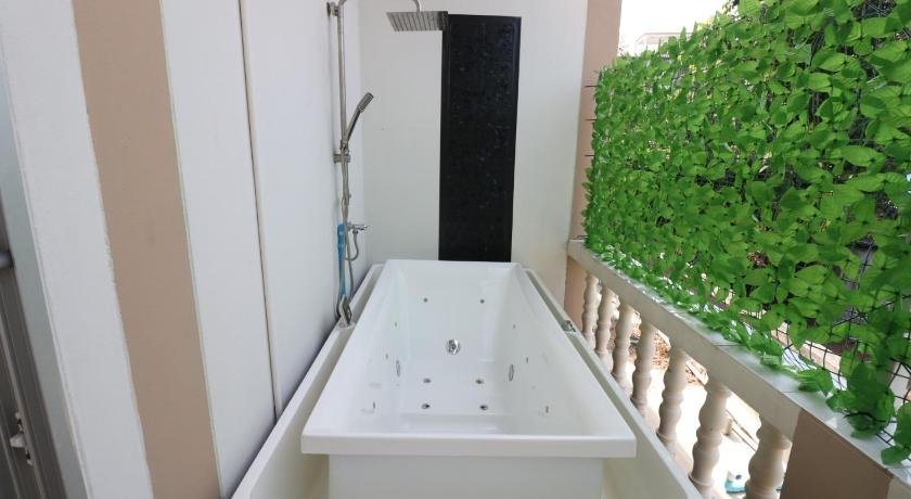 プーケット Guesthouse Phuket Airport 3つ星 ホテル 外観