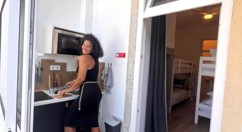 リスボン Lisbon Chillout Hostel 2つ星 ホテル レストラン