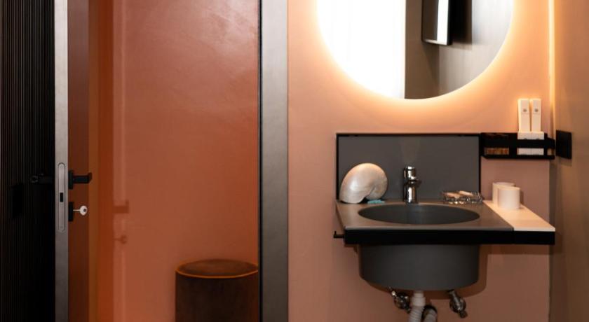 Image of Double Room with Internal View 6