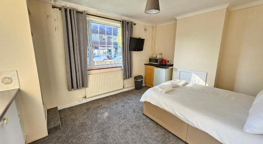 Central Studios Tennyson Road by Roomsbooked - image 19