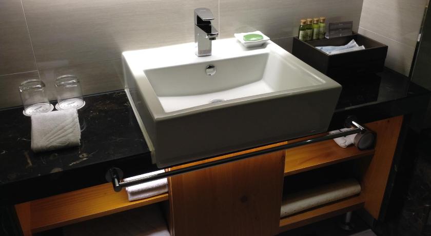 Image of Deluxe Double Lake View 11
