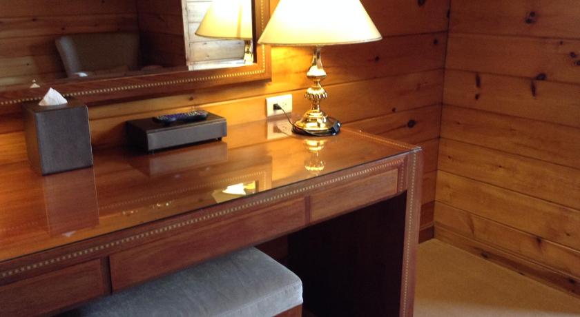 Image of Deluxe Double Lake View 12