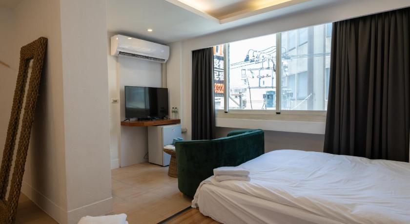 Image of Superior Quadruple Room 13