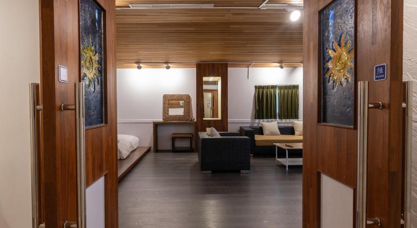 Image of Deluxe Quadruple Room 16