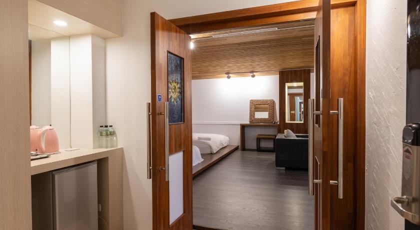 Image of Deluxe Quadruple Room 14