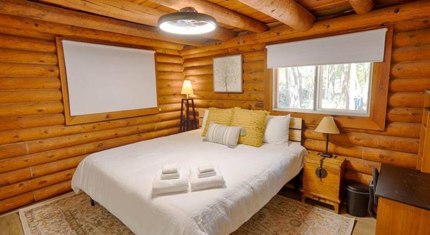 パインツップ (AZ) Charming Log Cabin in Tall Pines with Fire Pit Near Trails & Lake 2つ星 宿泊施設 スイート