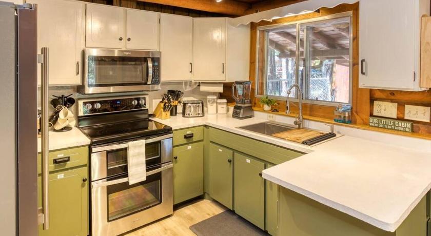 パインツップ (AZ) Charming Log Cabin in Tall Pines with Fire Pit Near Trails & Lake 2つ星 宿泊施設 外観