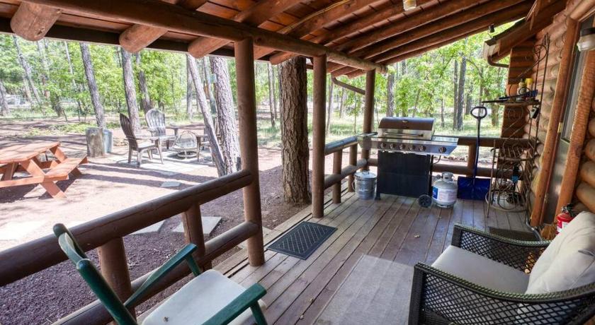 パインツップ (AZ) Charming Log Cabin in Tall Pines with Fire Pit Near Trails & Lake 2つ星 宿泊施設 レストラン