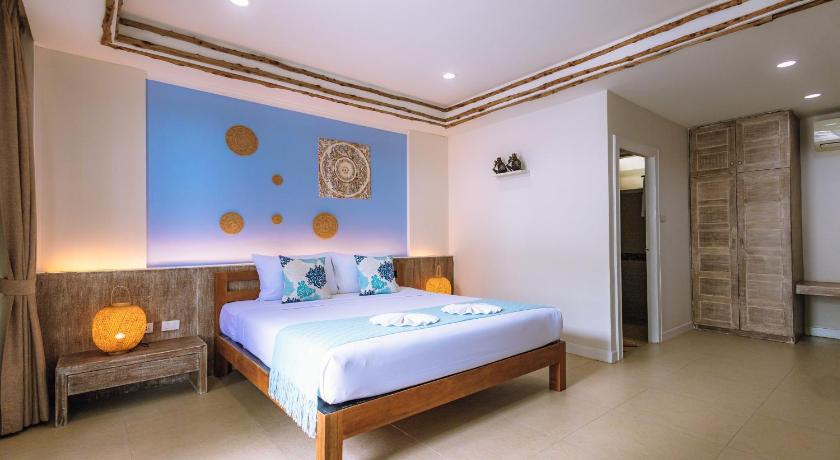 Image of Premier room AB5 with pool view 1