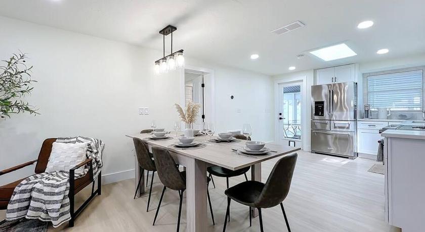 새러소타 (FL) Poolside Paradise Near Siesta Key Beach 2성급 숙소 레스토랑