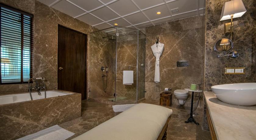 Image of Luxury Suite 2