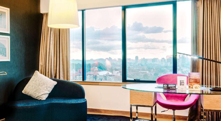 Image of Executive Classic Twin 6