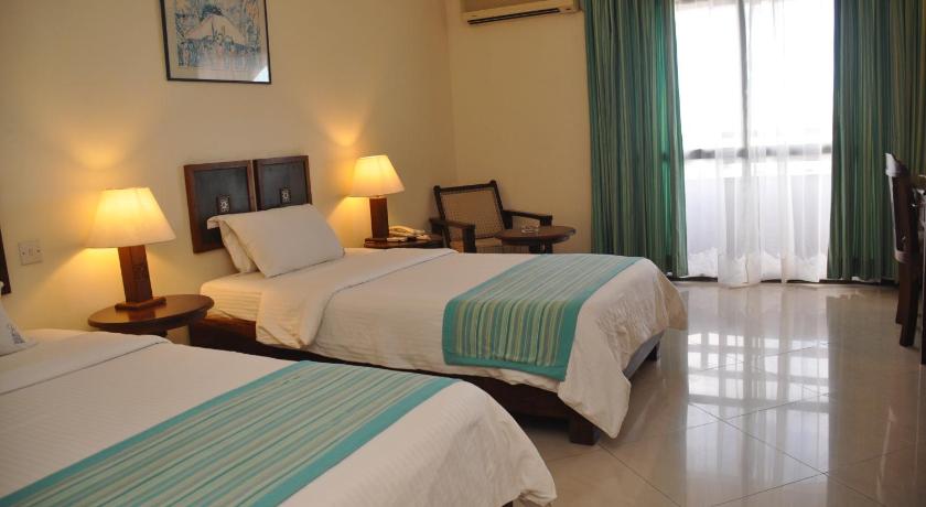 Royal Court Hotel photo