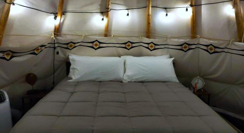 케이브 정션 Wild Horses Luxury Tipi - Adjustable King Bed 4성급 숙소 스위트룸