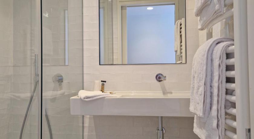 Image of Double Room with Balcony 2