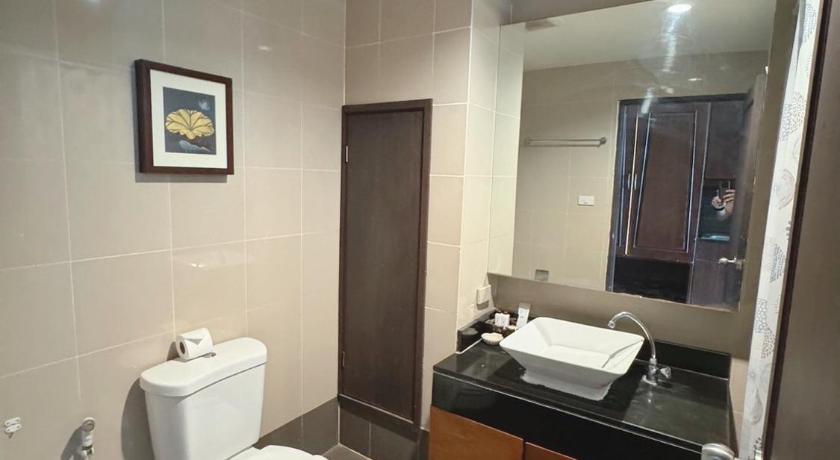 Image of Deluxe Balcony Sea View - King Bed 8
