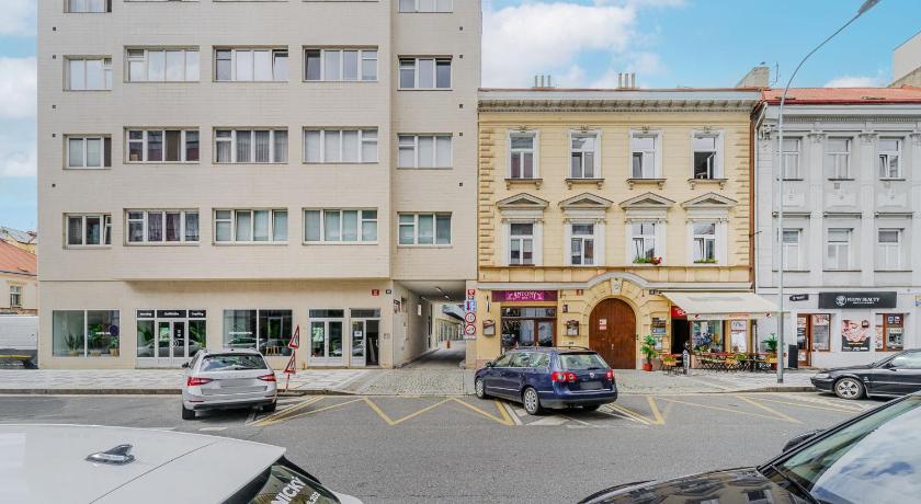 Loft with 3 bedrooms near Karlinska Square - image 12