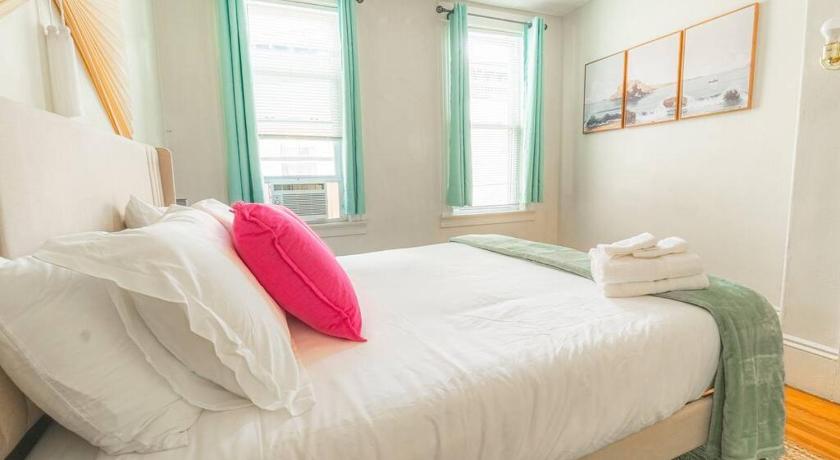 살렘 (MA) Charming 4 BDR - Walk to Downtown & Free parking! 4성급 숙소 스위트룸