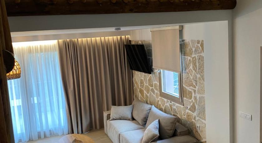 Image of Superior Family Room 8