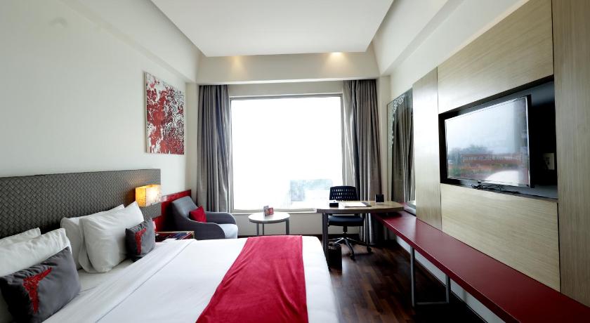 Image of 1 Queen Bed Non-Smoking Room 4