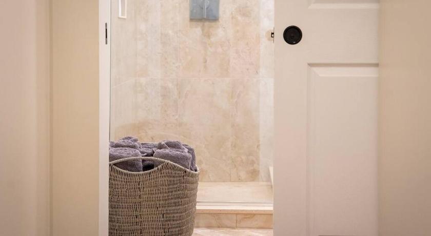 메드퍼드 (MA) 597 - 5BR Medford - Cozy Stay near Stone Zoo 5성급 숙소 스위트룸
