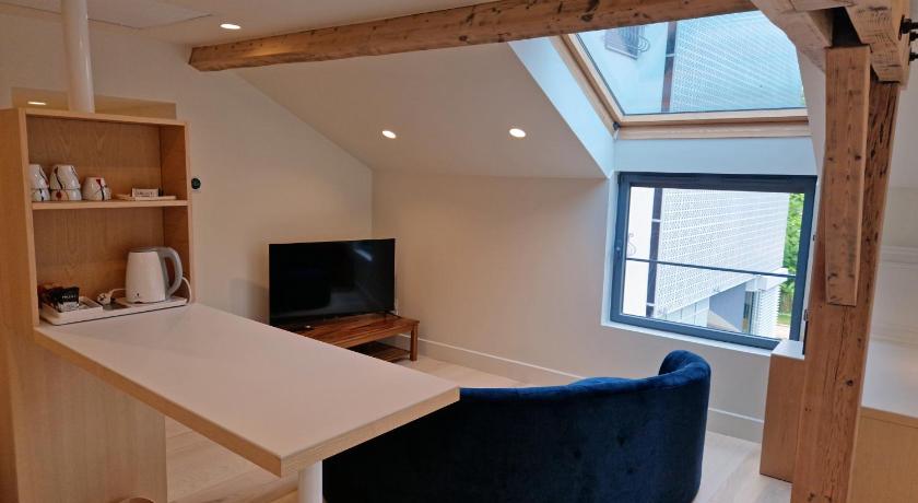 Image of Family Studio 13