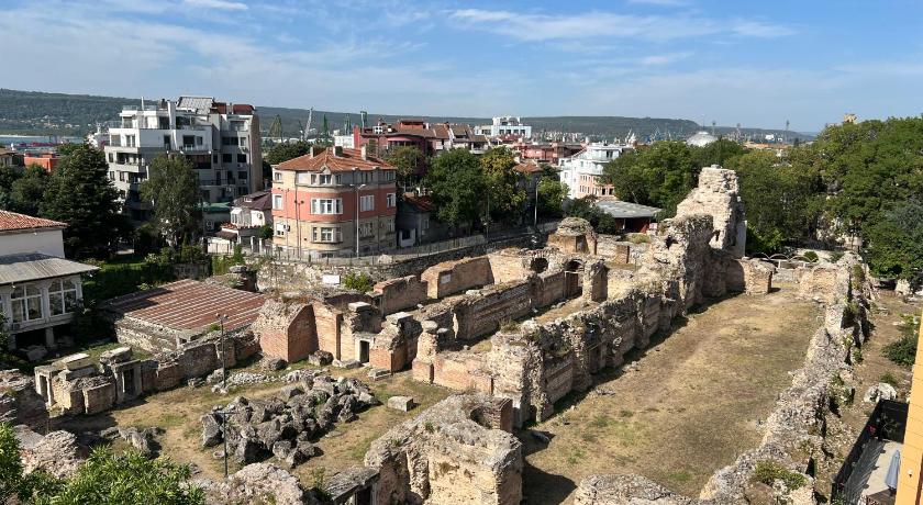 Roman Thermae Heritage Penthouse with Garage