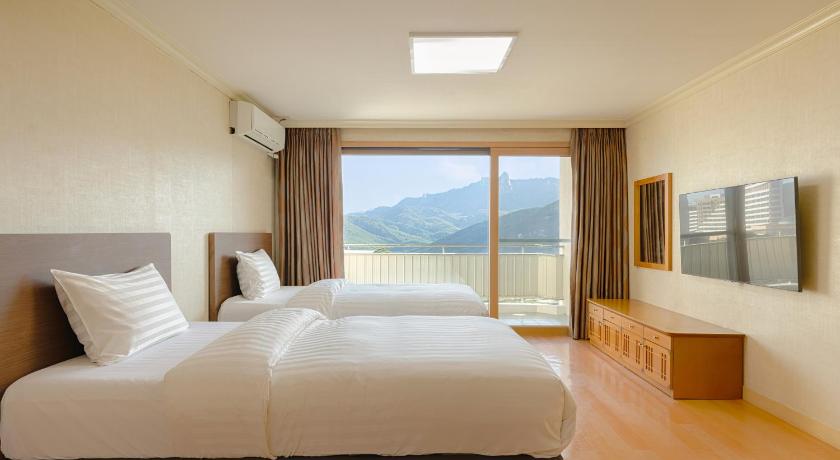 Image of West-Sono Belle Standard Family Room with Kitchen - Bed Type Randomly Assigned 0