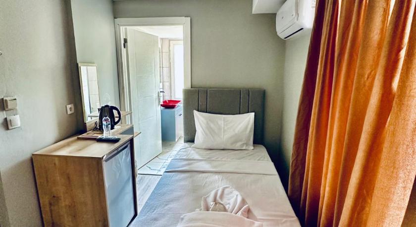 The Hera Gold Hotel - image 14