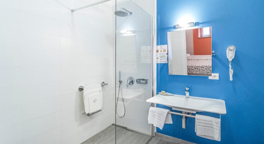 Superior szoba kétszemélyes ággyal vagy 2 külön ággyal (Superior Double or Twin Room) fotója 2