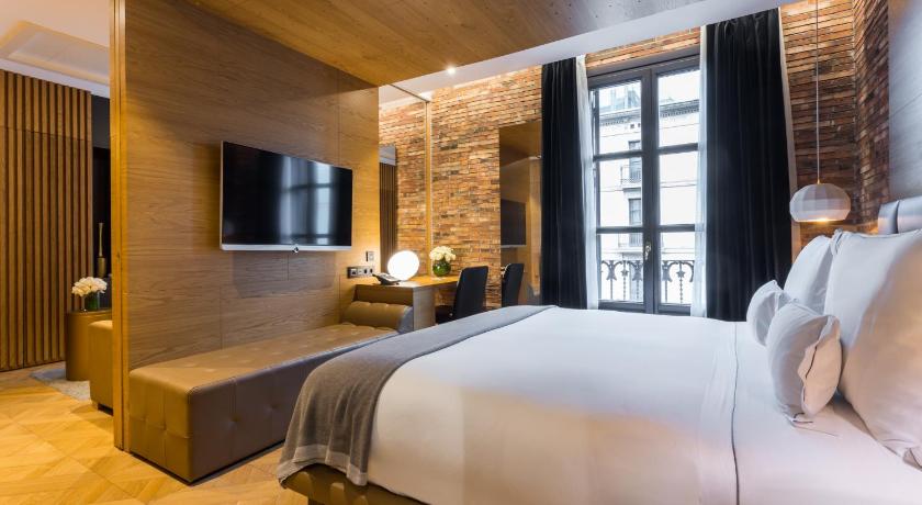 Image of Monument Suite 1