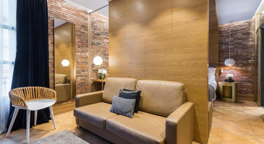 Image of Monument Suite 11
