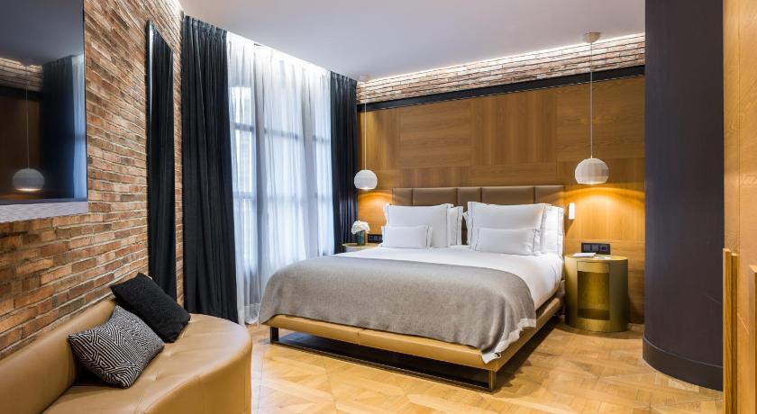 Image of Monument Suite 3