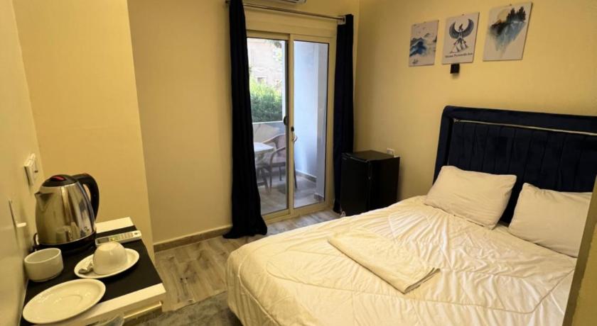 摩西金字塔客棧