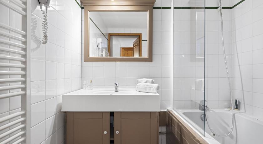 Image of One Bedroom Apartment with Cabin (4/6 Adults) 2