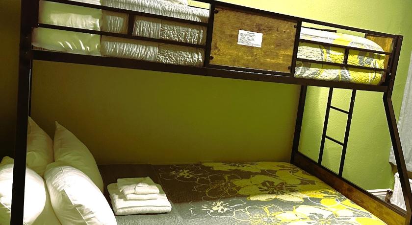 Imagen de Habitación Familiar con baño compartido (Family Room with Shared Bathroom) 10