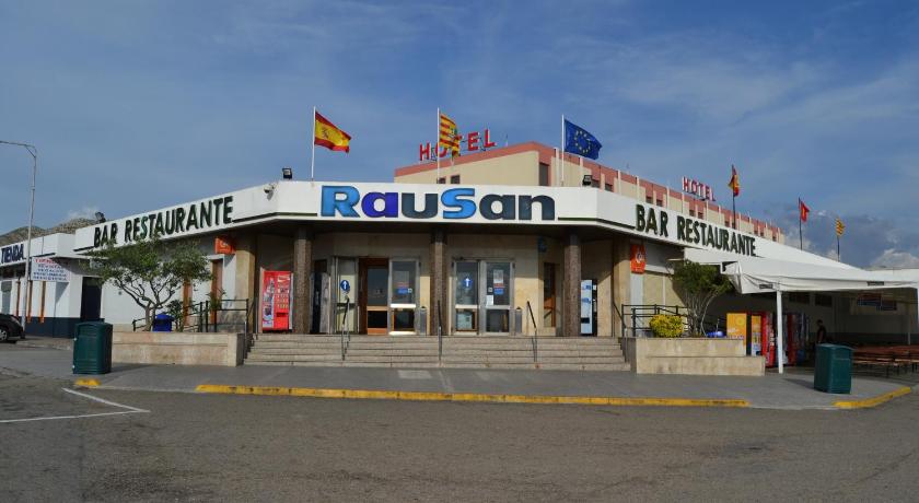 Hotel Rausan — Hotel in Alfajarin