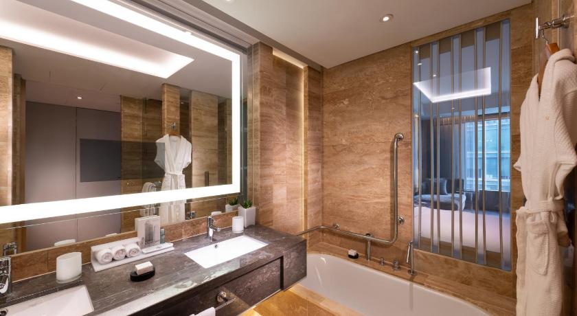Image of 2 QUEEN BEDS PREMIUM CORNER ROOM 3