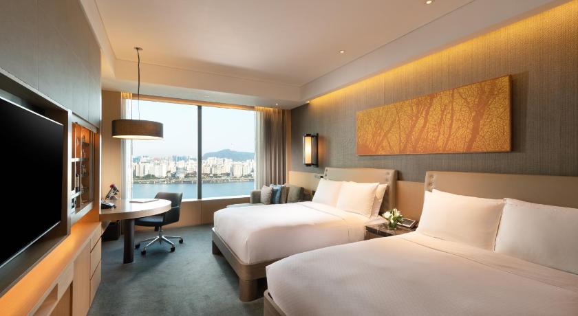 Image of 2 QUEEN BEDS EXECUTIVE ROOM RIVER VIEW 0